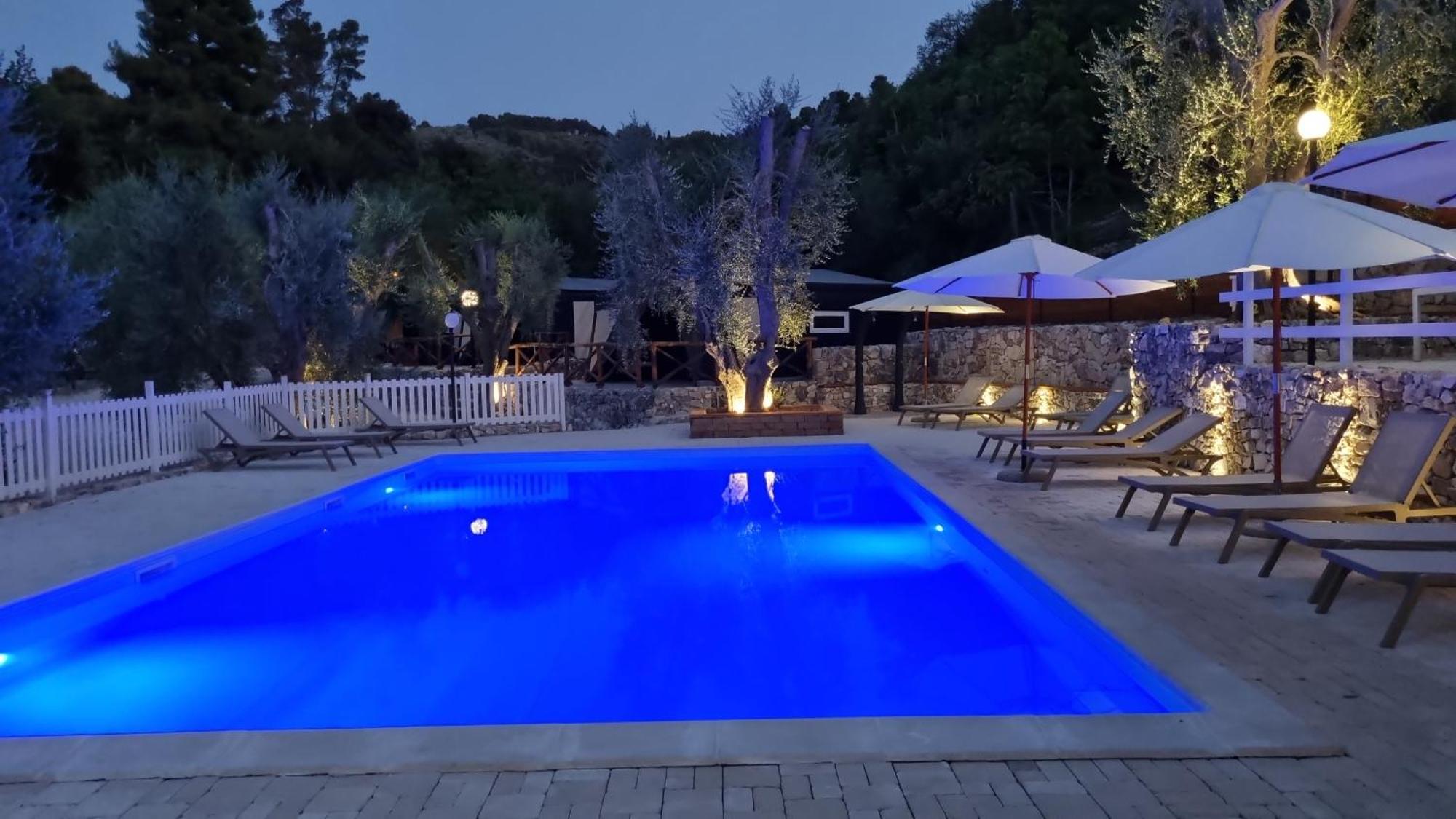 Village Valle D'Oro Aparthotel 산 메나이오 외부 사진